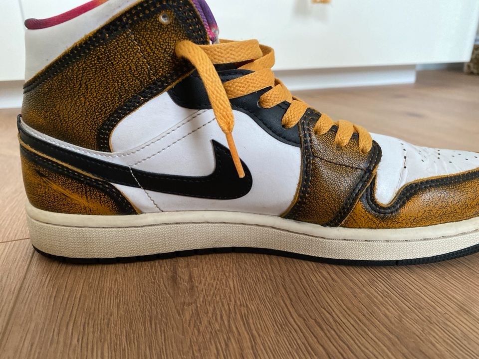 Jordan 1 mid wear away yellow in Kassel