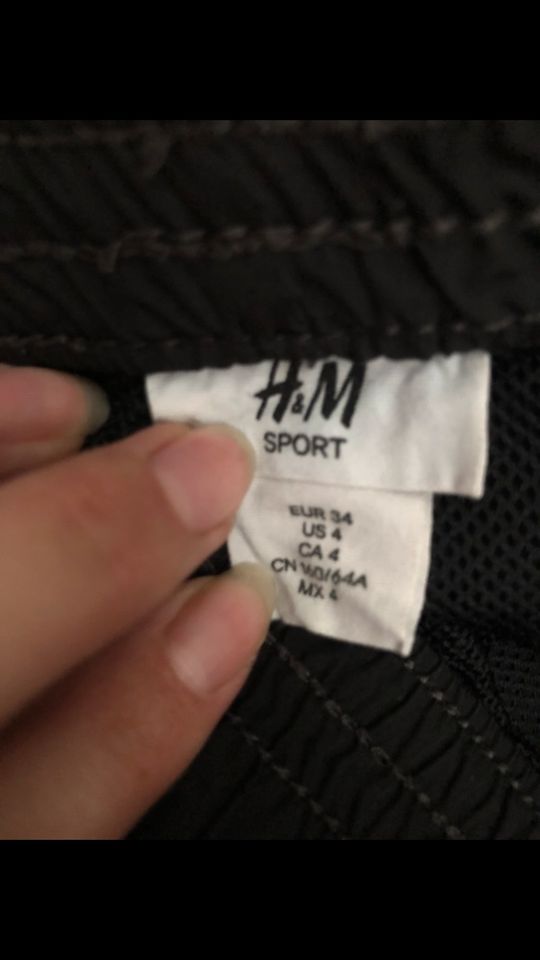 Sport Hose H&M schwarz kurz in Nürnberg (Mittelfr)