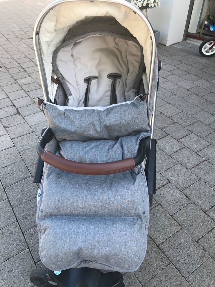 Bonavi Kinderwagen mit viel Zubehör in Gemmrigheim