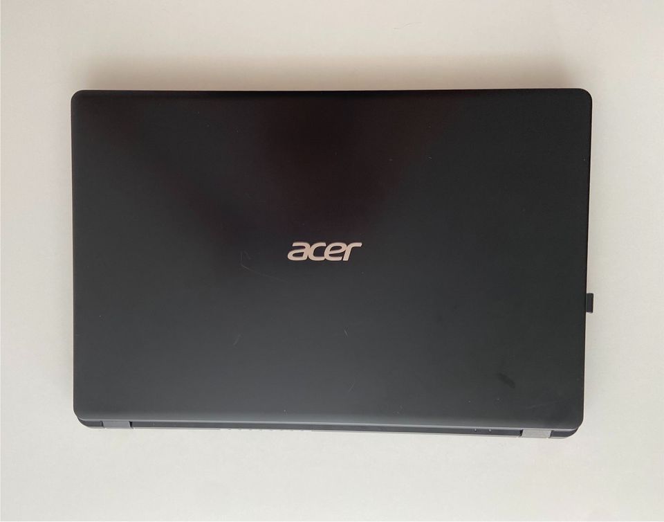 Acer Aspire 3 Laptop schwarz mit Kabel in Dresden