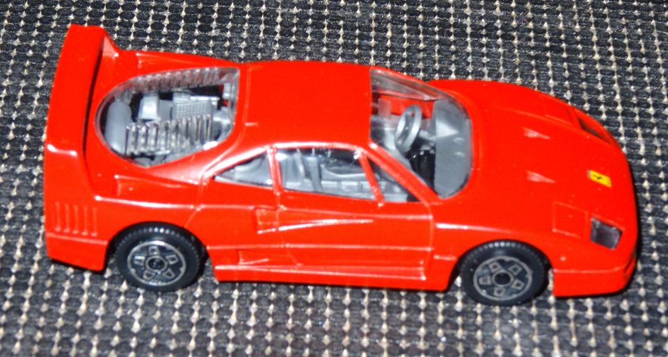 Burago Ferrari F40 (1987) in 1/43 in Originalverpackung in Reiskirchen