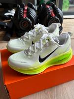 NEUE Nike Vomero 18 Laufschuhe Damen Gr. 42 Pankow - Karow Vorschau