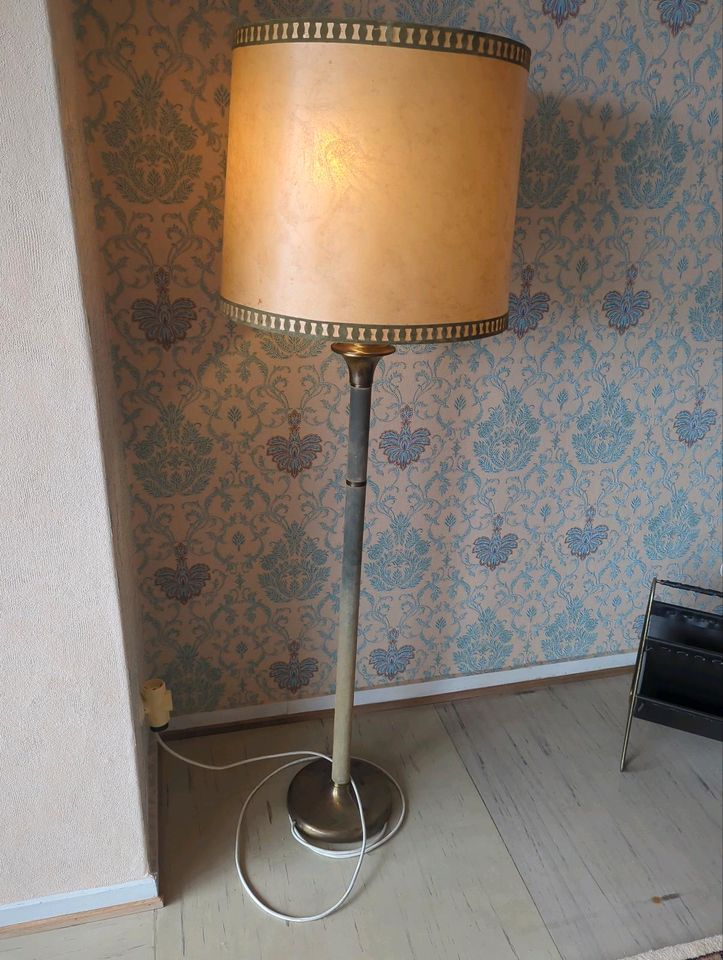 Stehlampe aus den 50er Jahren Messing grün in Osnabrück