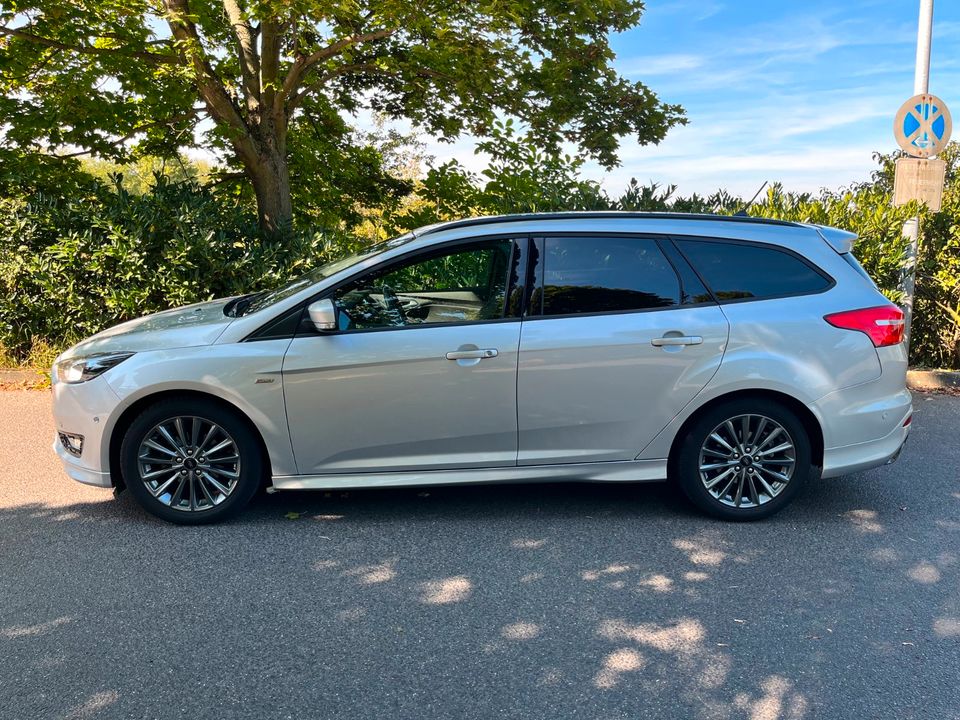 Ford Focus 1.0 EcoBoost ST-Line in Bonn