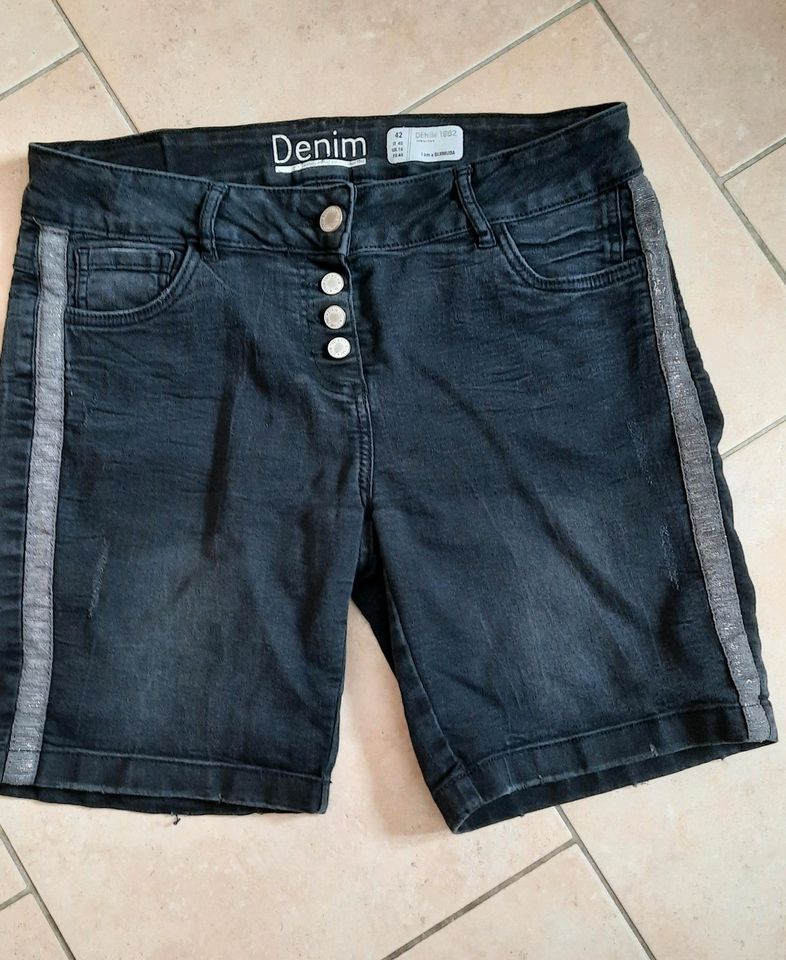 Jeans Bermuda Gr 42 in Wermelskirchen