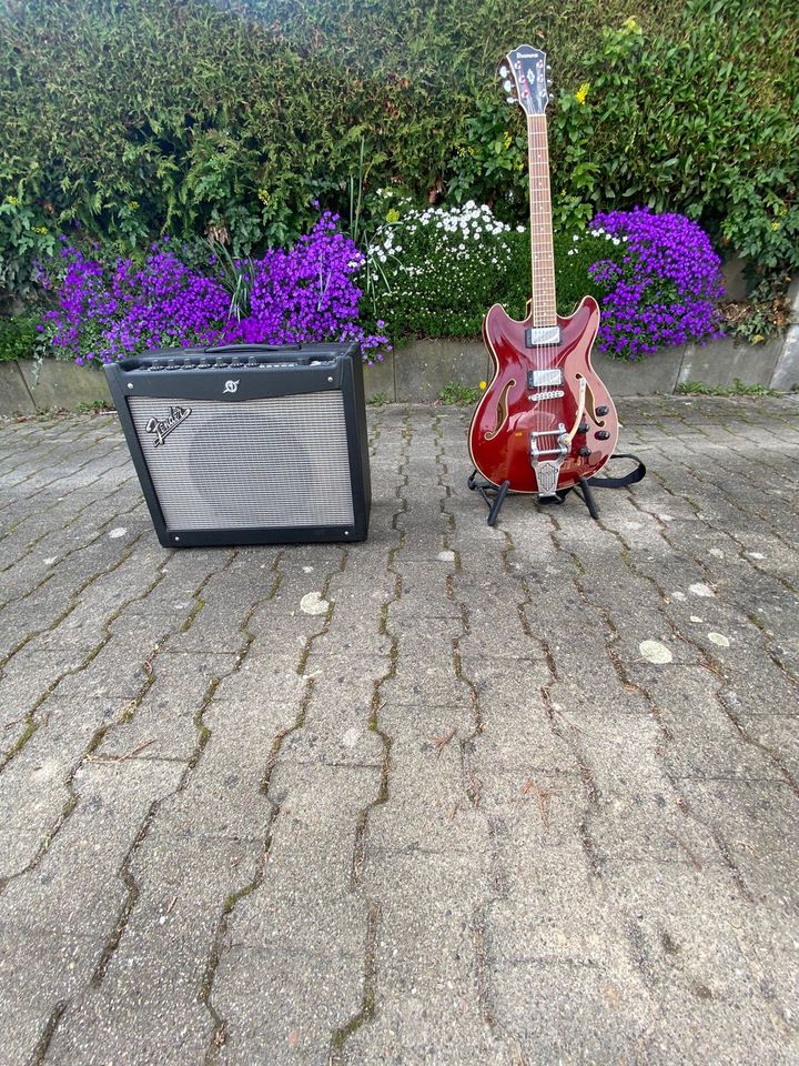 Gitarre IBANEZ mit Verstärker und Gitarrenständerfuß in Burgstetten