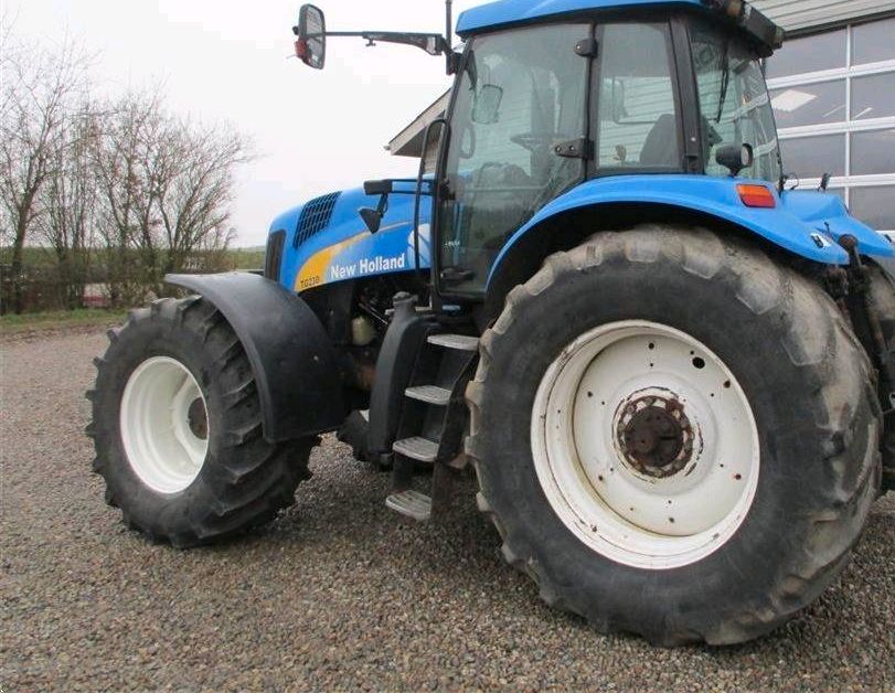 New Holland TG230 /T8030 in Neustadt am Rübenberge