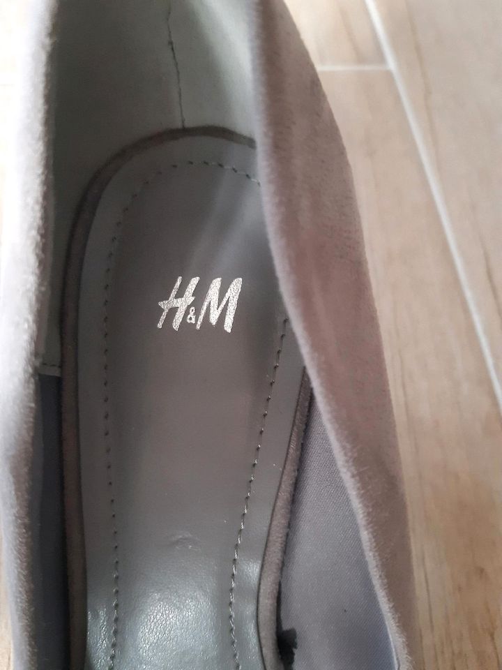 Pumps von H&M, grau in Langgöns