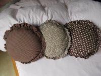 Drei runde Kissen, Muster farblich abgestimmt Baumwolle, Rüschen“ Hessen - Kassel Vorschau