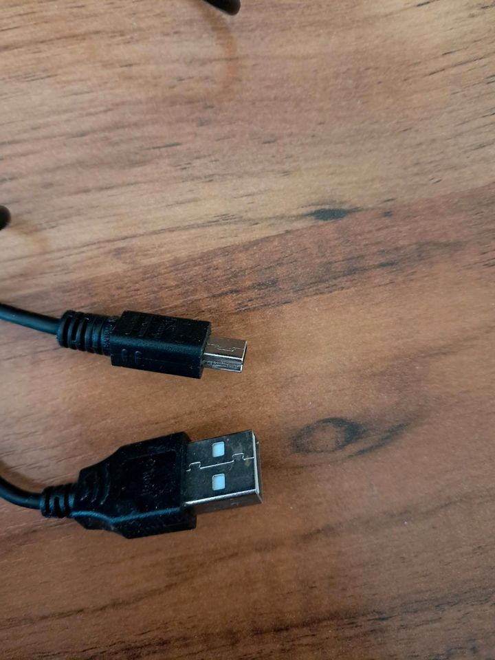 defekte Handys, funktionierende Kabel Ladekabel HDMI in Halle