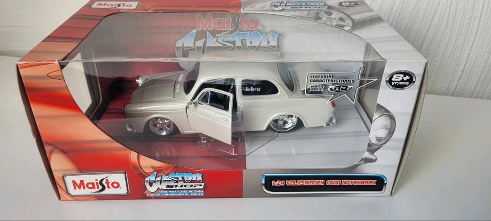 4 x Modellautos 1/24  1 x Ford Mustang  , VW , Chevrolet 1/24 in Merchweiler