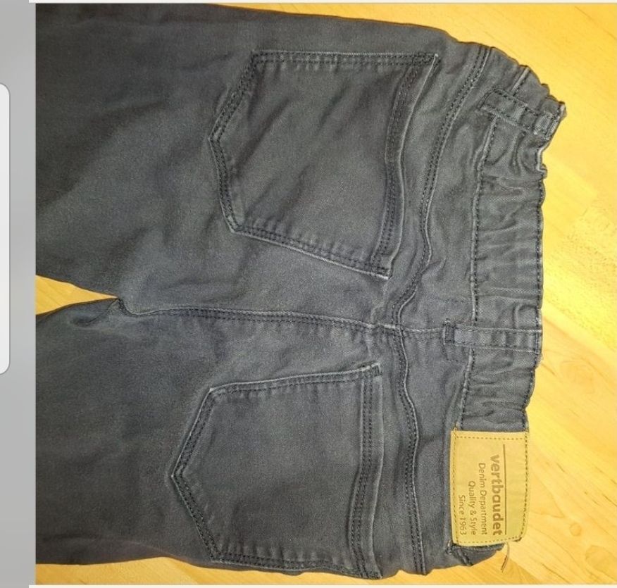 Vertbaudet Slim Jeans denim Hose dunkelblau Gr.140 in Freiberg