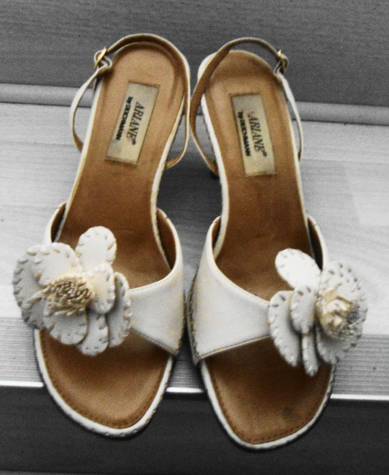 Sandalen*Sandaletten*Pfennigabsatz*Tolle Blume*Beige*Gr.38 in Villingen-Schwenningen