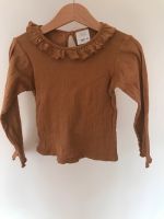 Zara Shirt Langarmshirt Longsleeve pointille Rüschen 92 Hessen - Bad Vilbel Vorschau