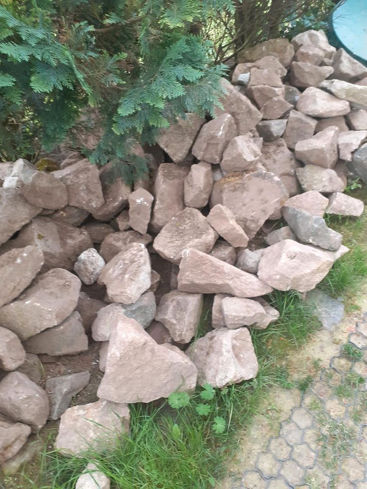 GRANIT Steine Blöcke Wasserbaupflaster in Wiehe