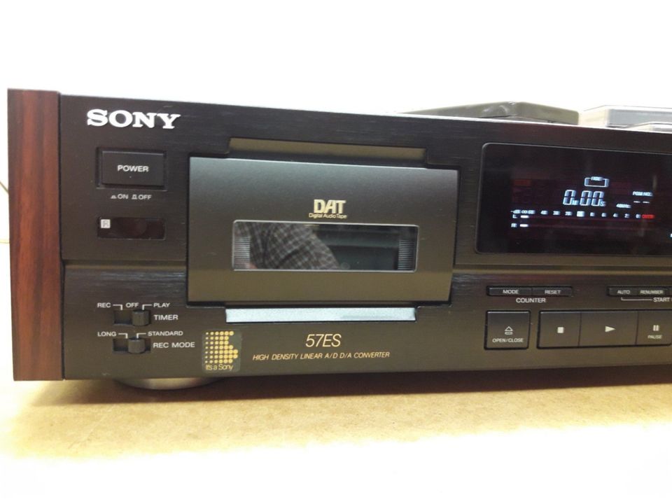 Sony Digital Audio Tape Deck DAT Rekorder DTC-57 ES, 3 Kassetten in Miltenberg