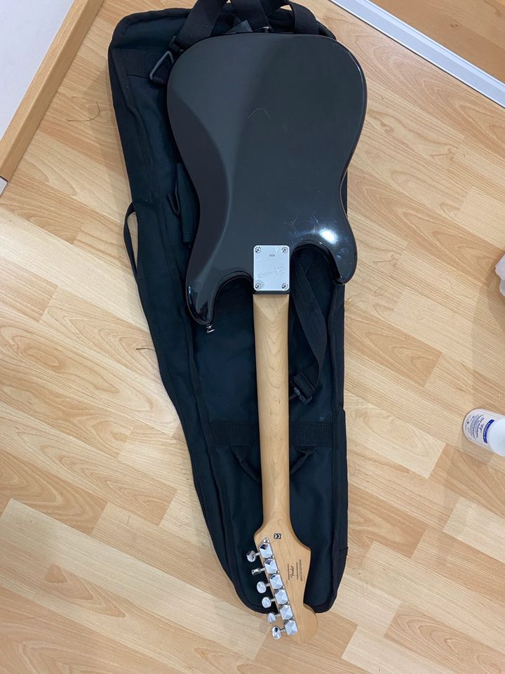 Fender E Gitarre Squier Mini  Tasche + Verstärker Marshall Kinder in Dortmund