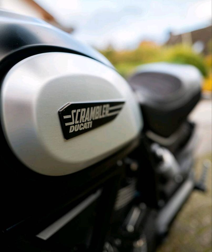 Ducati Scrambler Icon Dark mit Kurven ABS in Salzhemmendorf