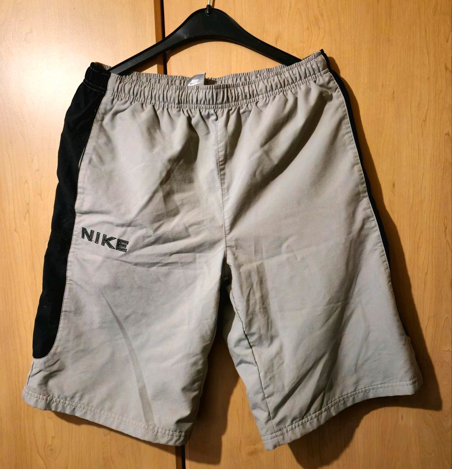 Nike Kurze Hose Herren Short Badehose Größe M Top Zustand Beige in Neustadt a.d.Donau