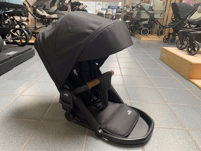 Britax Römer Kinderwagen Smile III Space Black NEU aus Showroom in Wesel