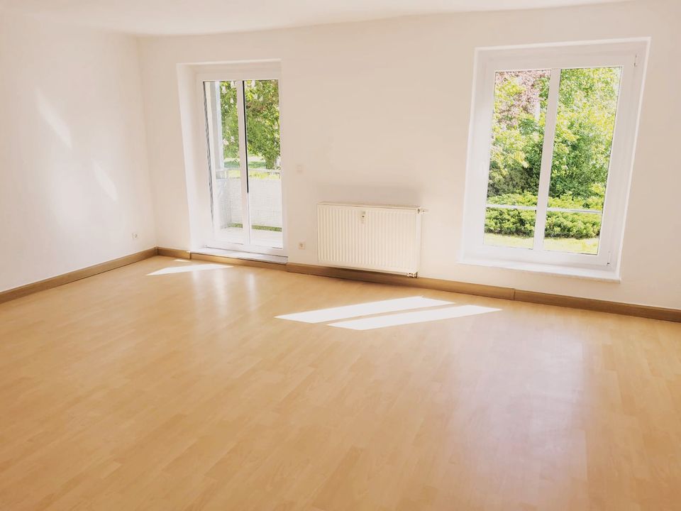 NEU! Sanierte Großzügige und helle 66,34 qm 3-Zimmer Wohnung mit Balkon, Küche mit Fenster, Badezimmer mit Wanne und Fenster, Garten Mitbenutzung, 200m zum Supermarkt, nur 1 Km zum Geiseltalsee! in Braunsbedra