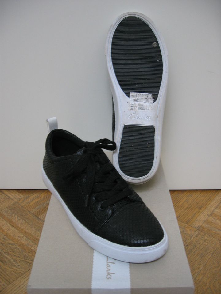 Clarks Schuhe Halbschuhe Sneaker Schwarz Damen Größe 38 in Magdeburg