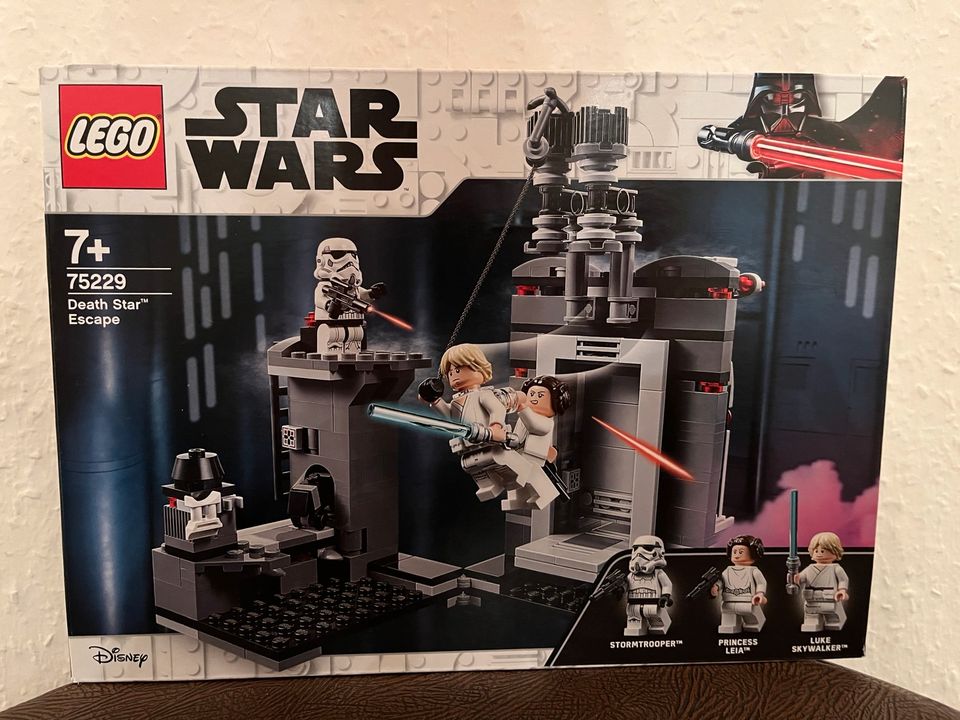 Lego Starwars Death Star Escape Set in Kissing