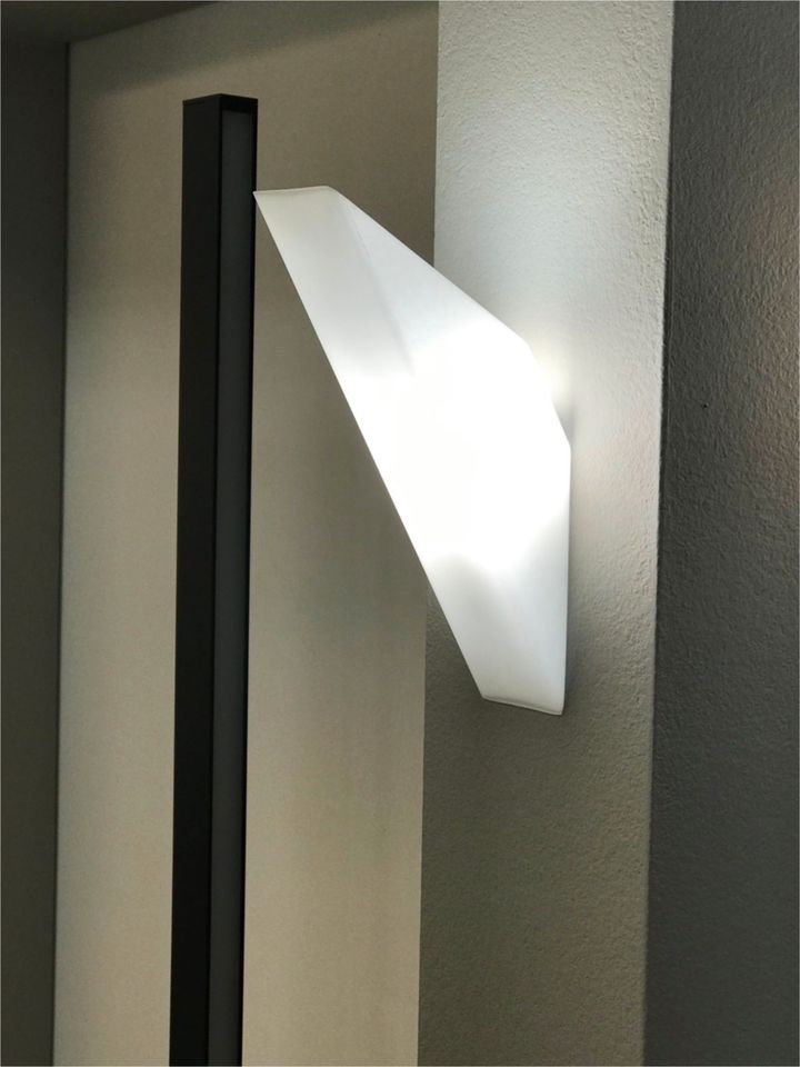 Moderne Designer Wandleuchte Wandlampe LYNX unbenutzt weiß in Dreieich