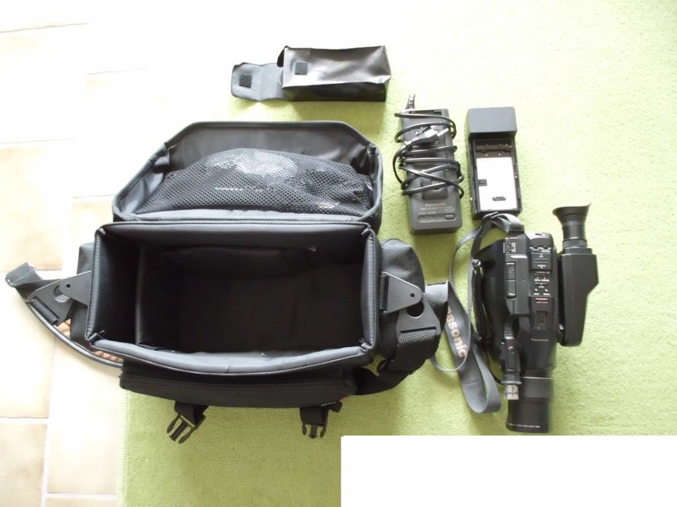 Fotoapparate, diverse Kameras, VHS Videokamera, Stereo-Mikrophon in Ehra-Lessien