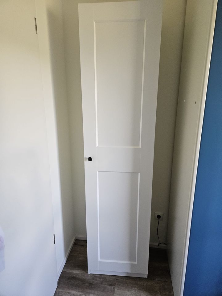 Schrank 2m hoch, 50cm breit in Winhöring