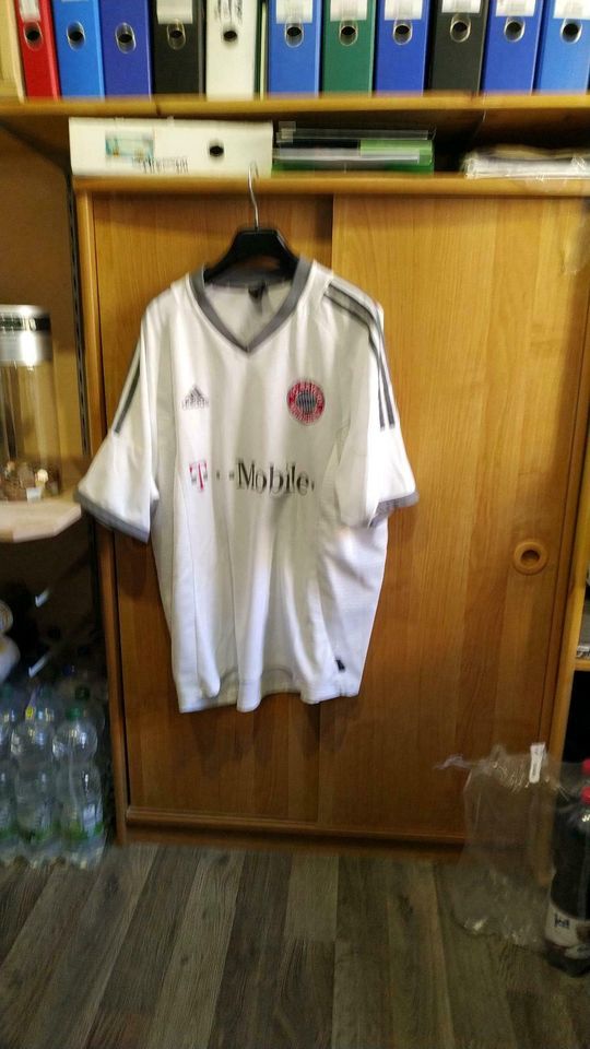 Sammlung Bayern Trikot Originalware in Neunburg