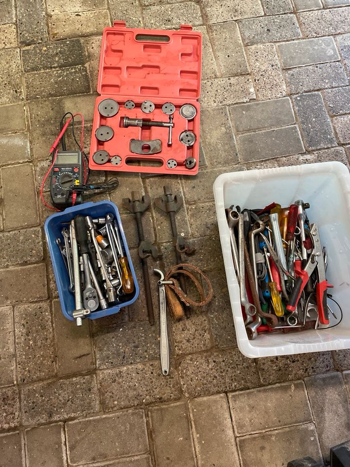 Werkzeug und diverse Geräte in Westoverledingen