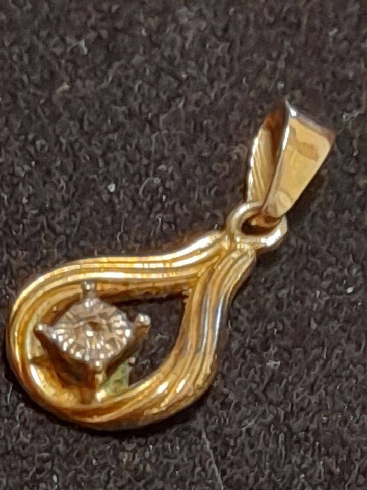 Süsser Anhänger in 333er Gelbgold mit Zirkoniastein☆ 1,5 cm gross in Hessisch Lichtenau