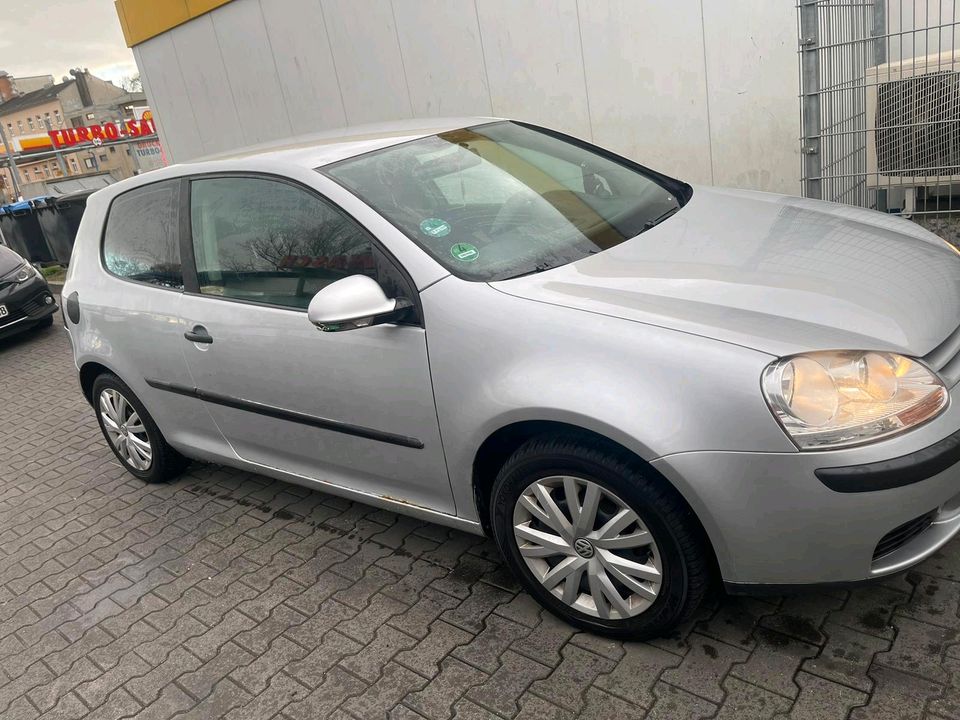 Vw Golf 5 . in Berlin