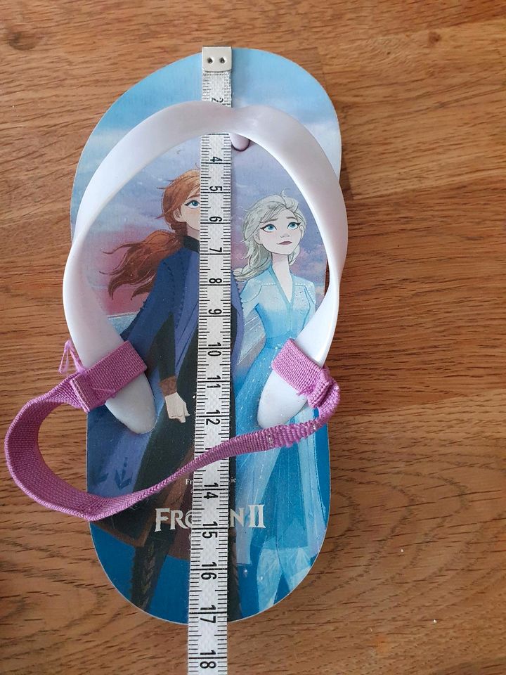 Flipflops Zehentrenner Schlappen Badelatschen Frozen Anna&Elsa 26 in Dresden