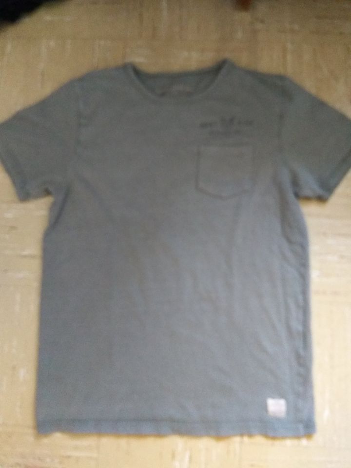 Herren Shirts Gr. M, L, nur 0,70 cent je in Essen