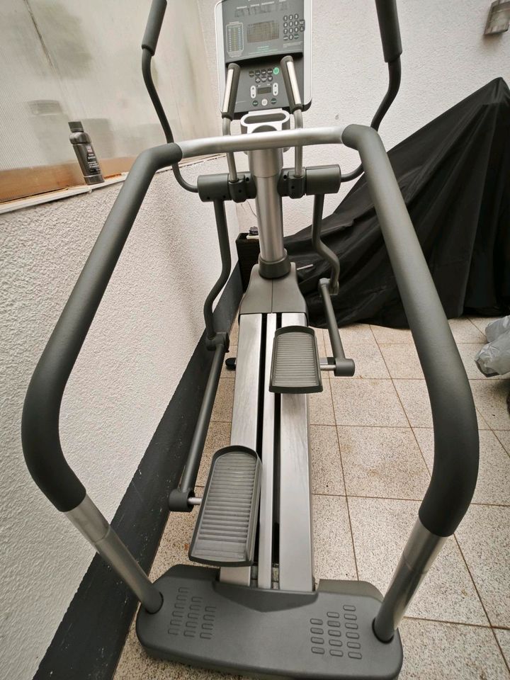 Life Fitness Ellipsentrainer Modell 95Li Summit Trainer in Bornheim Rheinhessen