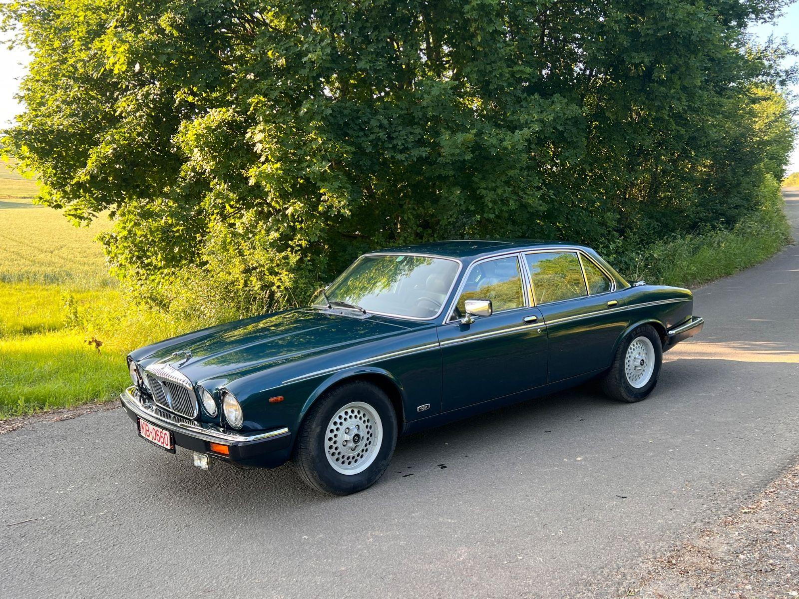Abbildung des Autos Jaguar Daimler Double Si…