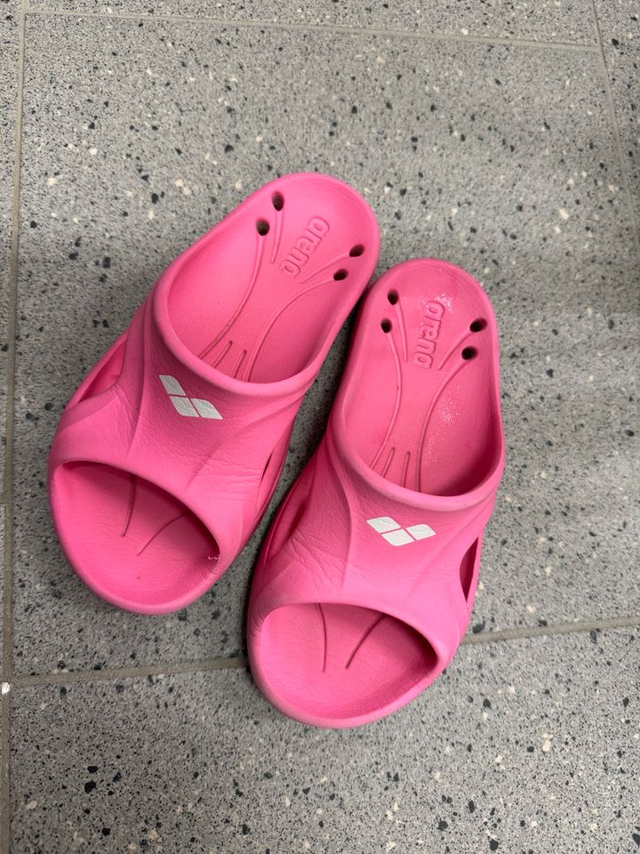 Arena Schuhe Badeschuhe Schlappen Mädchen pink Größe 29 in Zschorlau