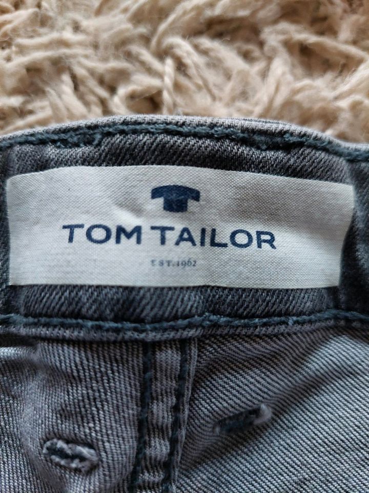 Kurze Jeans von Tom Tailor in grau, Gr.30 in Leichlingen