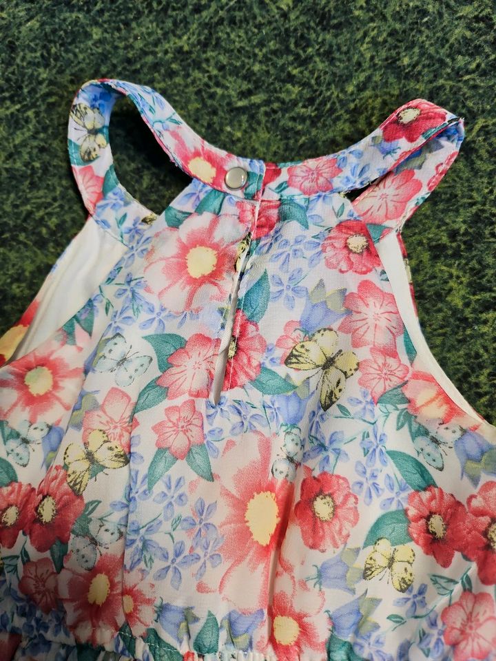 Kleid 104 Sommer Blumen weiß rosa blau ärmellos in Mönchengladbach