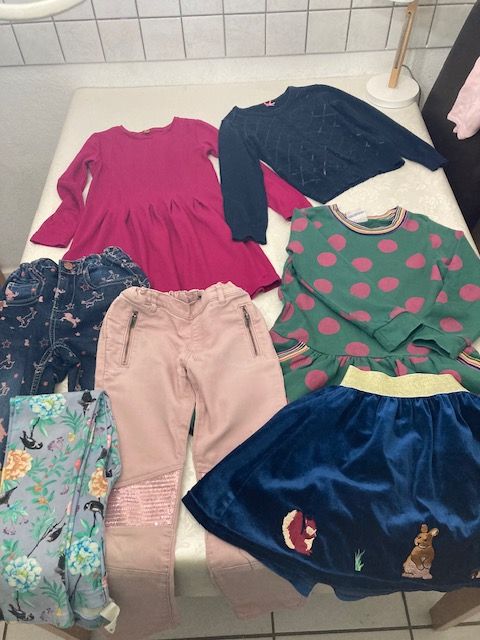 116-122 Mädchen Paket Kleid Hosen Pullover S Oliver 13 Teile in Burscheid
