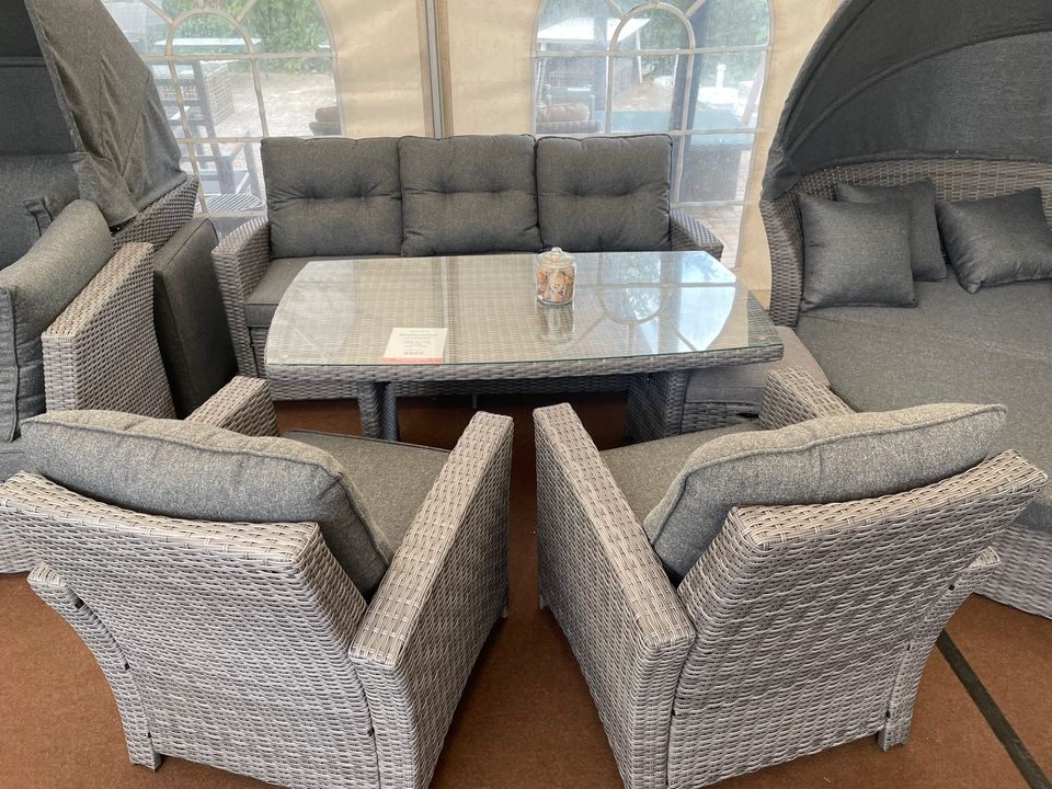 Gartenlounge Geflechtlounge 1 Sofa 2  Sessel Tisch statt 999€ in Gnarrenburg