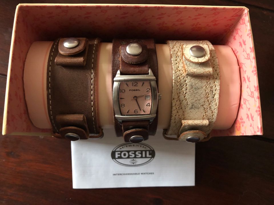 Fossil Damenuhr in Original-Geschenkbox in Köln