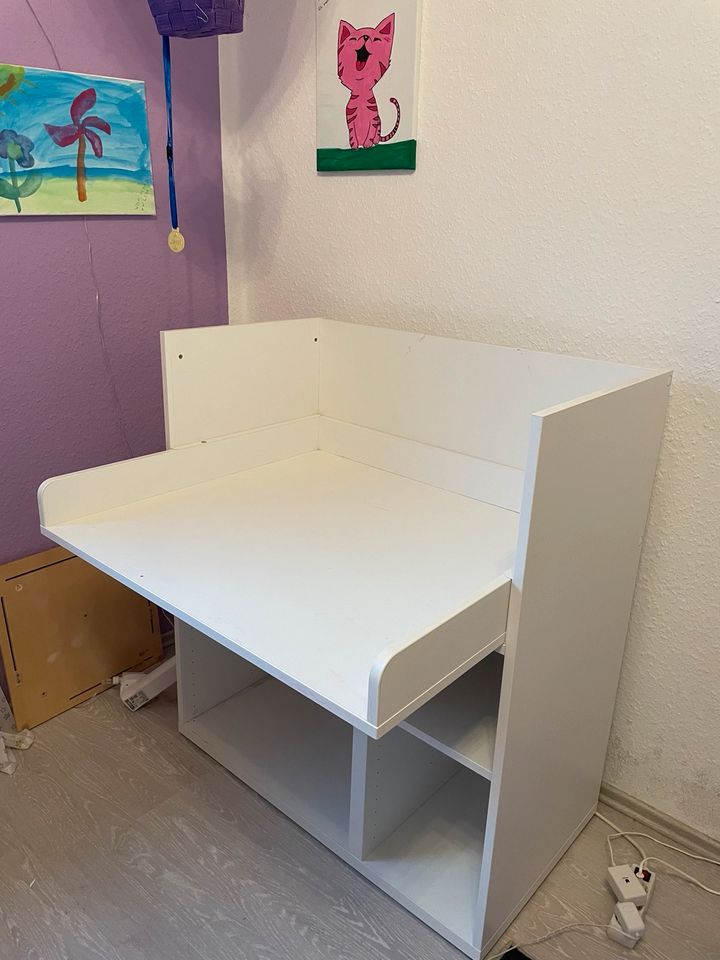 Wickeltisch mit Umbaumöglichkeit zum Schreibtisch 90cm breit in Trebur