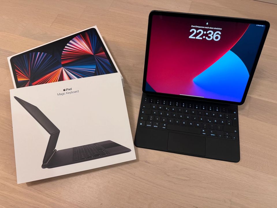 Apple iPad Pro 12.9", 256GB, 5G, 5. Generation + Magic Keyboard in Bad Säckingen