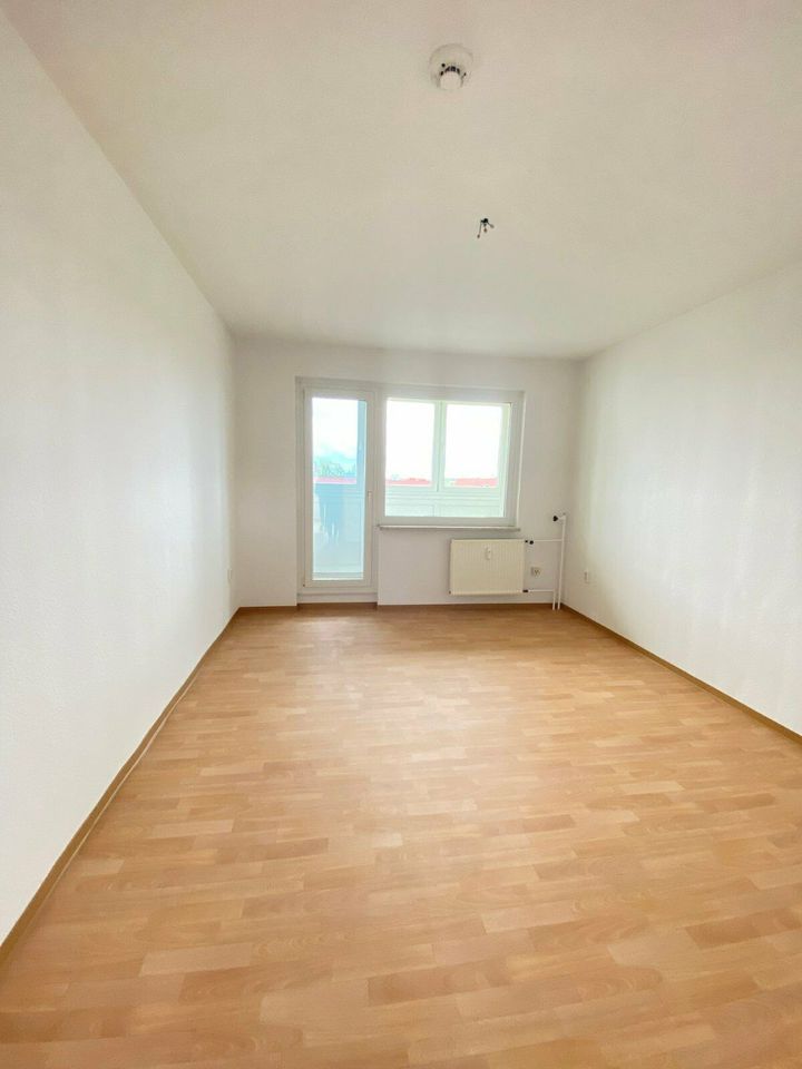 Attraktive 3-Raum Wohnung in ruhiger Wohnlage mit Aufzug und Balkon zu vermieten in Köthen (Anhalt)