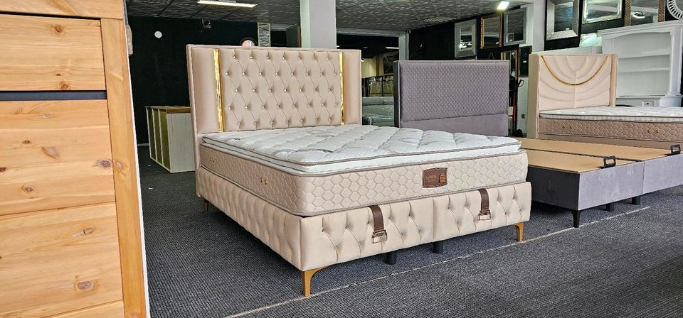 Boxspringbett 160x200 Bettkasten Matratze H4 Topper Samt Neu in Oberhausen