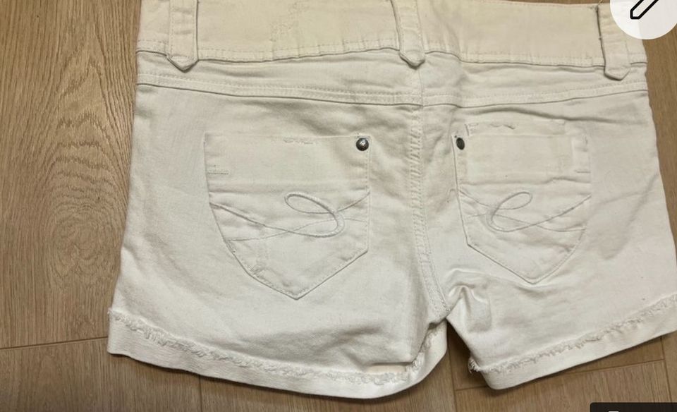 Edc by Esprit Damen Short weiß Größe 30 Hose  Jeans in Landshut