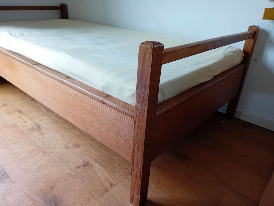Schönes Bett aus Lärchenholz 190×90 in Schondorf am Ammersee